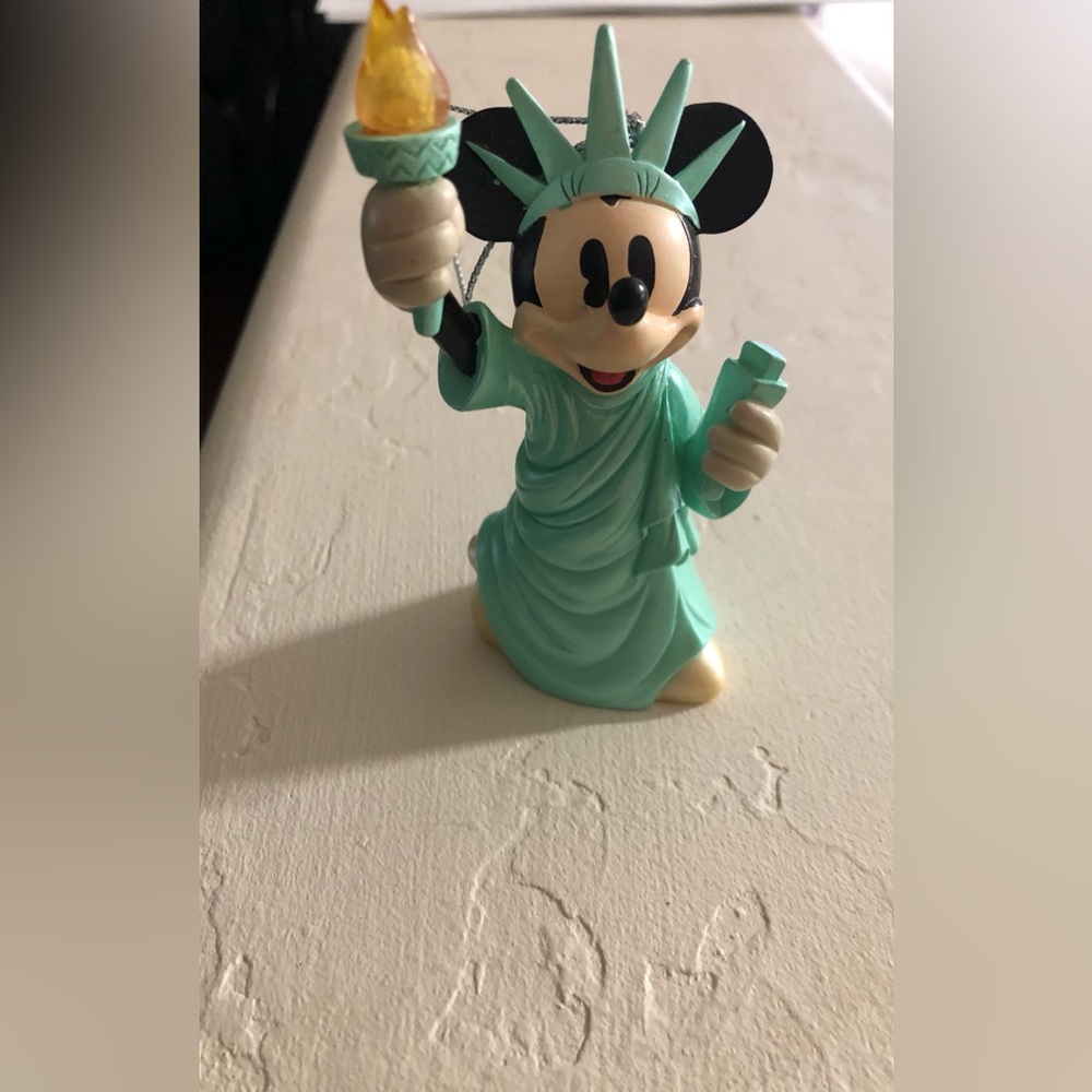 Disney Minnie Mouse light up statue of liberty Christmas ornament